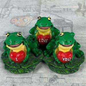 “I Love You” frogs, water lily leaves and hearts.